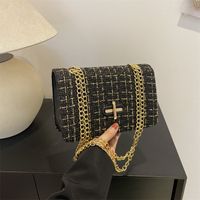 Women's Woolen Solid Color Classic Style Flip Cover Crossbody Bag main image 4