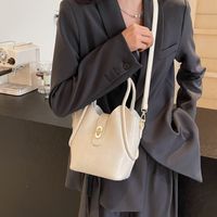 Women's Pu Leather Solid Color Vintage Style Sewing Thread Lock Clasp Bucket Bag main image 5
