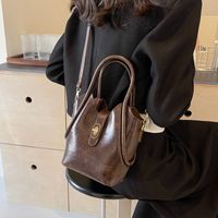 Women's Pu Leather Solid Color Vintage Style Sewing Thread Lock Clasp Bucket Bag main image 4