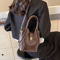 Women's Pu Leather Solid Color Vintage Style Sewing Thread Lock Clasp Bucket Bag sku image 2