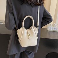 Women's Pu Leather Solid Color Vintage Style Sewing Thread Lock Clasp Bucket Bag sku image 3
