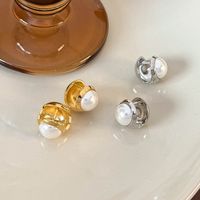1 Paar Lässig Unternehmen Einfacher Stil Einfarbig Überzug Inlay Kupfer Künstliche Perlen Weißgold Plattiert Vergoldet Ohrclips main image 5