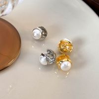 1 Paar Lässig Unternehmen Einfacher Stil Einfarbig Überzug Inlay Kupfer Künstliche Perlen Weißgold Plattiert Vergoldet Ohrclips main image 8
