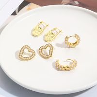 1 Pair Simple Style Classic Style Heart Shape Plating Inlay Copper Rhinestones Pearl 18K Gold Plated Earrings main image 1