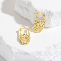 1 Pair Simple Style Classic Style Heart Shape Plating Inlay Copper Rhinestones Pearl 18K Gold Plated Earrings main image 5