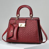 Femmes Grande Faux Cuir Couleur Unie Style Classique Carré Fermeture Éclair Sac Bandoulière main image 5