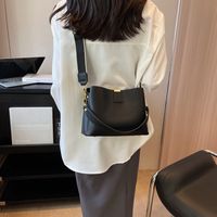 Women's Small Pu Leather Solid Color Basic Zipper Crossbody Bag Bucket Bag sku image 1