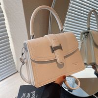 Women's Small Pu Leather Solid Color Basic Magnetic Buckle Handbag main image 5