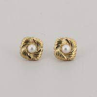 1 Pair Simple Style Solid Color Inlay Stainless Steel Pearl 18K Gold Plated Ear Studs main image 6