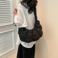 Women's Medium Nylon Solid Color Streetwear Zipper Cloud Shape Bag sku image 1
