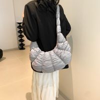Women's Medium Nylon Solid Color Streetwear Zipper Cloud Shape Bag sku image 2