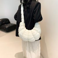 Women's Medium Nylon Solid Color Streetwear Zipper Cloud Shape Bag sku image 3