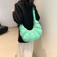 Women's Medium Nylon Solid Color Streetwear Zipper Cloud Shape Bag sku image 4