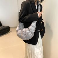 Women's Medium Nylon Solid Color Streetwear Zipper Cloud Shape Bag sku image 9
