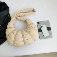 Women's Medium Nylon Solid Color Streetwear Zipper Cloud Shape Bag sku image 14