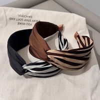 Women's Elegant Modern Style Stripe Knot Cloth Metal Printing Hair Band main image 6