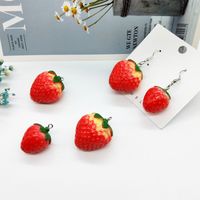 10 PCS/Package 20 * 25mm 28 * 31mm Hole 3~3.9mm Resin Strawberry Pendant main image 1