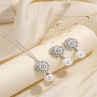 Copper 18K Gold Plated Simple Style Shiny Hollow Out Inlay Flower Pearl Zircon Jewelry Set main image 4