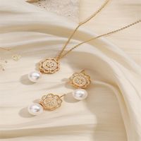 Copper 18K Gold Plated Simple Style Shiny Hollow Out Inlay Flower Pearl Zircon Jewelry Set main image 3