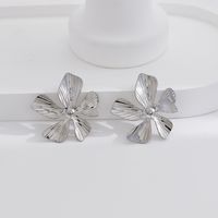 1 Pair Cute Luxurious Flower Plating 304 Stainless Steel 18K Gold Plated Ear Studs main image 3