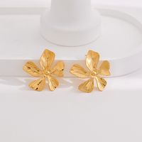 1 Pair Cute Luxurious Flower Plating 304 Stainless Steel 18K Gold Plated Ear Studs main image 4