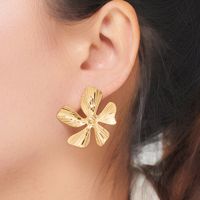 1 Pair Cute Luxurious Flower Plating 304 Stainless Steel 18K Gold Plated Ear Studs main image 5