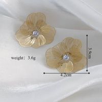 1 Paire Style Simple Style Classique Fleur Incruster Le Cuivre Strass Boucles D'Oreilles main image 2