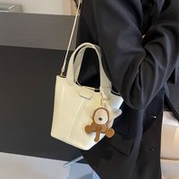 Women's Medium Pu Leather Solid Color Classic Style Magnetic Buckle Shoulder Bag Crossbody Bag Bucket Bag main image 3