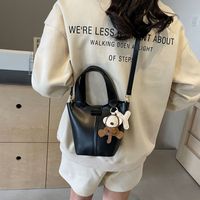 Women's Medium Pu Leather Solid Color Classic Style Magnetic Buckle Shoulder Bag Crossbody Bag Bucket Bag main image 5