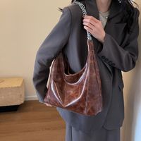 Women's Medium Pu Leather Solid Color Classic Style Pillow Shape Magnetic Buckle Shoulder Bag Crossbody Bag Underarm Bag main image 3