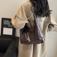 Women's Medium Pu Leather Solid Color Classic Style Pillow Shape Magnetic Buckle Shoulder Bag Crossbody Bag Underarm Bag main image 5