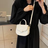 Women's Medium Pu Leather Solid Color Classic Style Streetwear Magnetic Buckle Shoulder Bag Handbag Crossbody Bag main image 4