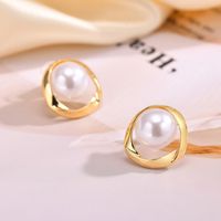 1 Pair Simple Style Geometric Inlay Copper Alloy Artificial Pearls 18K Gold Plated Ear Studs main image 1