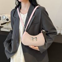 Women's Medium Pu Leather Solid Color Bow Knot Elegant Classic Style Rhinestone Pillow Shape Zipper Underarm Bag main image 4