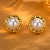 1 Pair Simple Style Geometric Inlay Copper Alloy Artificial Pearls 18K Gold Plated Ear Studs main image 8