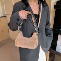 Women's Medium Pu Leather Solid Color Classic Style Streetwear Pillow Shape Zipper Crossbody Bag Underarm Bag main image 6