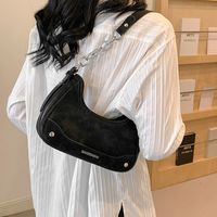 Women's Medium Pu Leather Solid Color Classic Style Streetwear Pillow Shape Zipper Crossbody Bag Underarm Bag main image 4