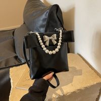 Women's Medium Pu Leather Solid Color Bow Knot Classic Style Pearls Square Magnetic Buckle Crossbody Bag main image video