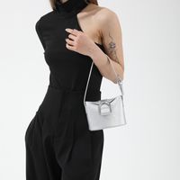 Women's Medium Pu Leather Solid Color Classic Style Bucket Magnetic Buckle Shoulder Bag main image 4