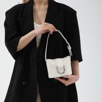 Women's Medium Pu Leather Solid Color Classic Style Bucket Magnetic Buckle Shoulder Bag main image 5