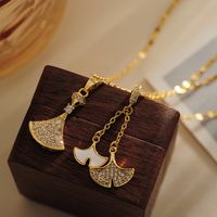 Copper 18K Gold Plated Elegant Lady Classic Style Inlay Round Sector Ginkgo Leaf Rhinestones Pendant Necklace main image 4