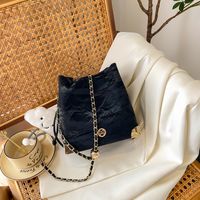 Women's Medium Pu Leather Solid Color Classic Style Bucket Magnetic Buckle Bucket Bag main image 6