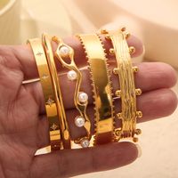 Titanium Steel 18K Gold Plated Casual Simple Style Streetwear Plating Inlay Round Spray Ball Artificial Pearls Rhinestones Bangle main image 4