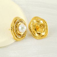 1 Paar Elegant Einfacher Stil Blume Inlay Titan Stahl Künstliche Perlen 18 Karat Vergoldet Ohrstecker main image 1