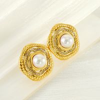 1 Paar Elegant Einfacher Stil Blume Inlay Titan Stahl Künstliche Perlen 18 Karat Vergoldet Ohrstecker main image 5