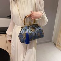Women's Medium Cloth Flower Elegant Streetwear Tassel Clasp Frame Crossbody Bag main image 2