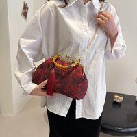 Women's Medium Cloth Flower Elegant Streetwear Tassel Clasp Frame Crossbody Bag sku image 4