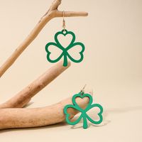1 Pair Casual Simple Style Shamrock Hollow Out Alloy Drop Earrings main image 1