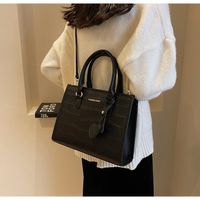 Women's Medium Pu Leather Solid Color Vintage Style Square Zipper Handbag main image video