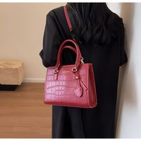Women's Medium Pu Leather Solid Color Vintage Style Square Zipper Handbag main image 5